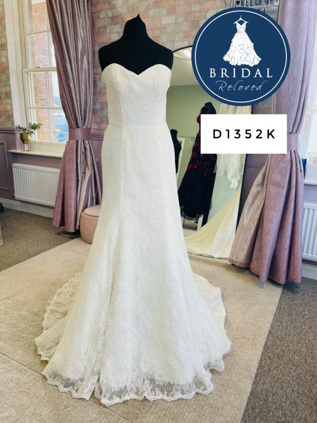 Benjamin Roberts | Wedding Dress | Fit To Flare | D1352K