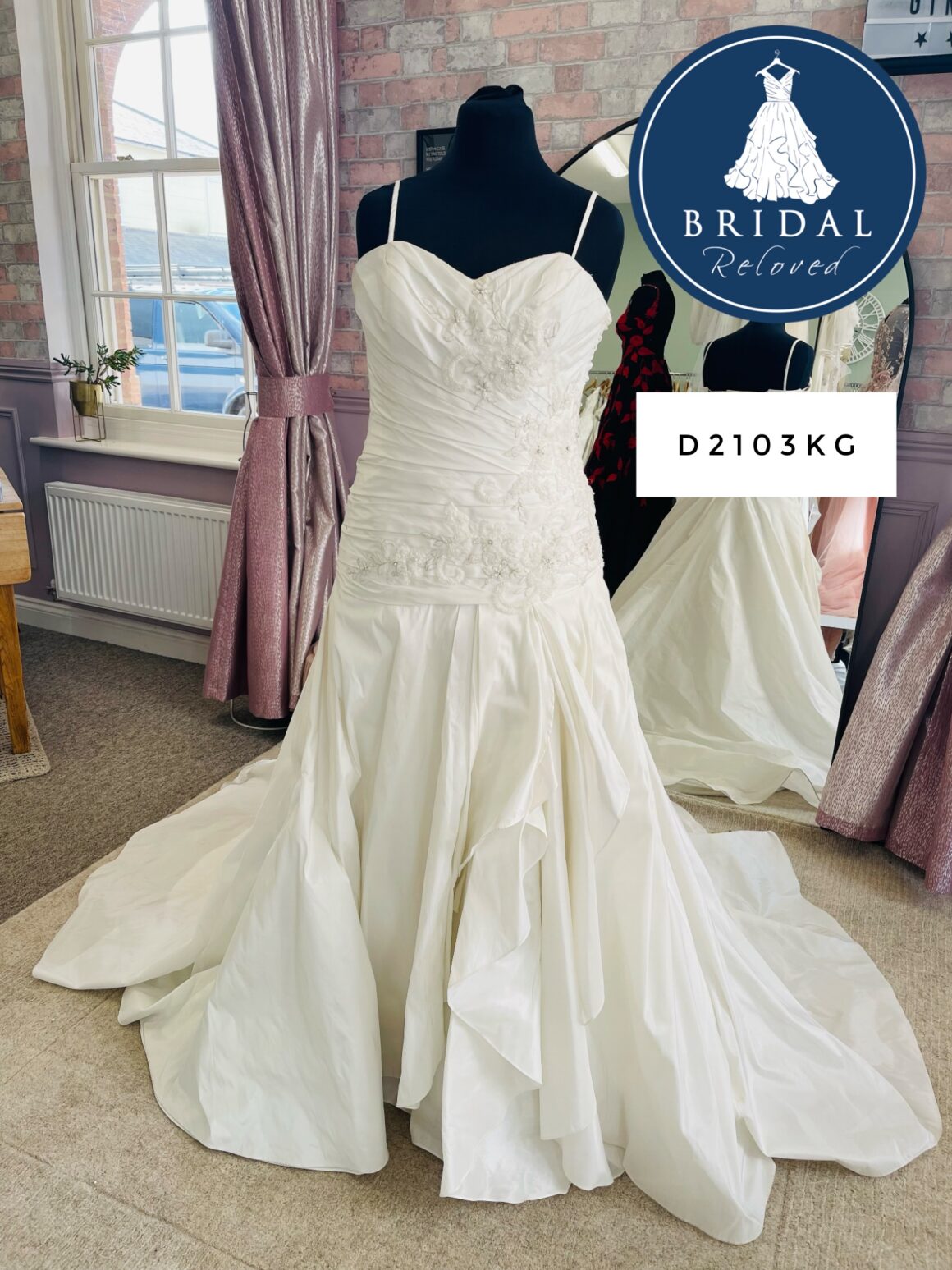Benjamin Roberts | Wedding Dress | Fit To Flare | D2103KG