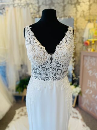 Enzoani | Wedding Dress | Fit To Flare | L585A