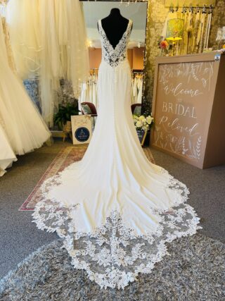 Enzoani | Wedding Dress | Fit To Flare | L585A