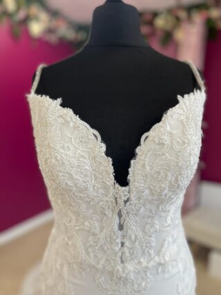 Enzoani | Wedding Dress | Fit To Flare | FLB5N