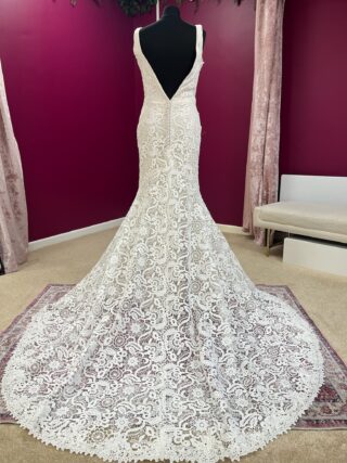 Christina Wu | Wedding Dress | Fit To Flare | FLB16N