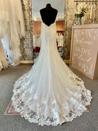 Something by Meg | Wedding Dress | Fit To Flare | L629