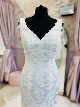 Victoria Kay | Wedding Dress | Fit To Flare | D2131K