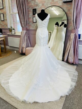 Victoria Kay | Wedding Dress | Fit To Flare | D2131K