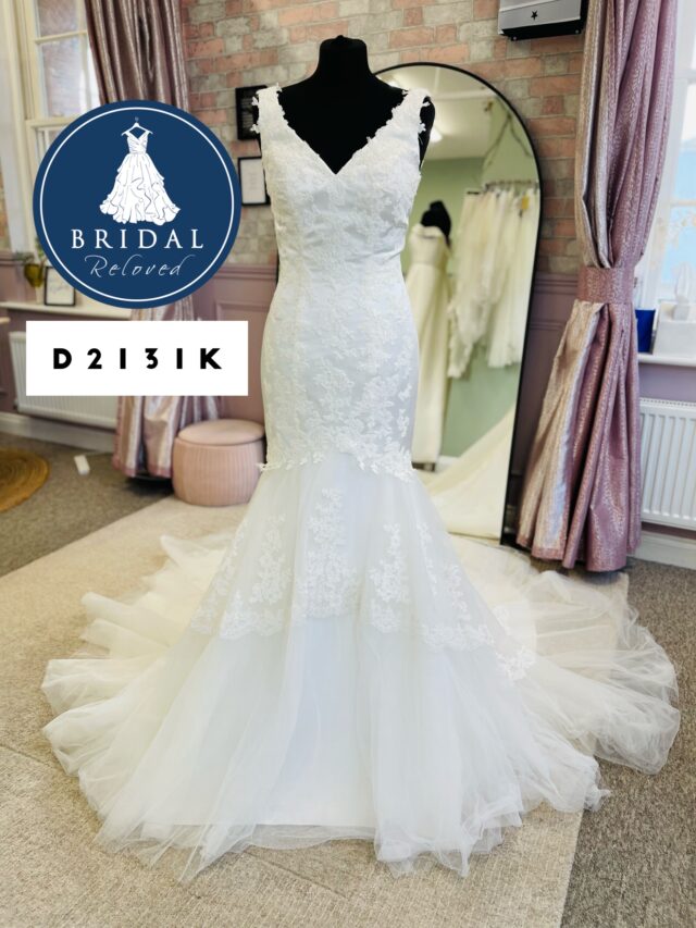 Victoria Kay | Wedding Dress | Fit To Flare | D2131K