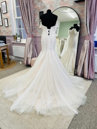 Etoile | Wedding Dress | Fit To Flare | D2134K
