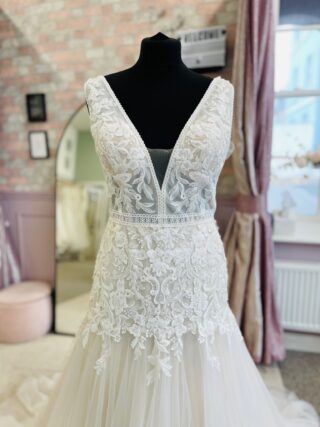 Nicole Milano | Wedding Dress | Fit To Flare | D2136K