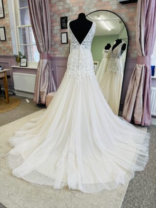 Nicole Milano | Wedding Dress | Fit To Flare | D2136K