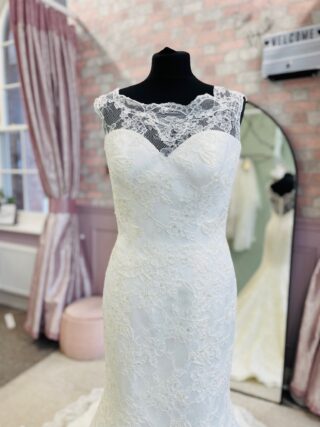 Augusta Jones | Wedding Dress | Fit To Flare | D2151K