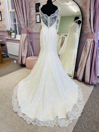 Augusta Jones | Wedding Dress | Fit To Flare | D2151K