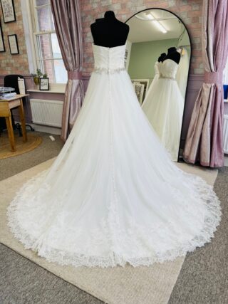 Allure Bridal | Wedding Dress | A Line | D2158K