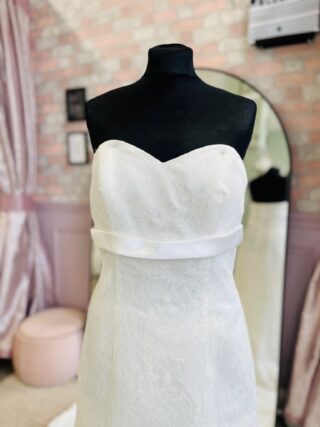 Hilary Morgan | Wedding Dress | Fit To Flare | D2153K