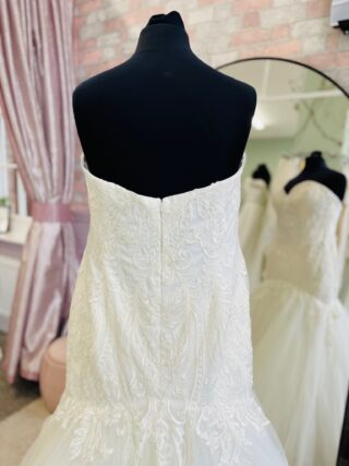 White Rose | Wedding Dress | Fit To Flare | D2146K