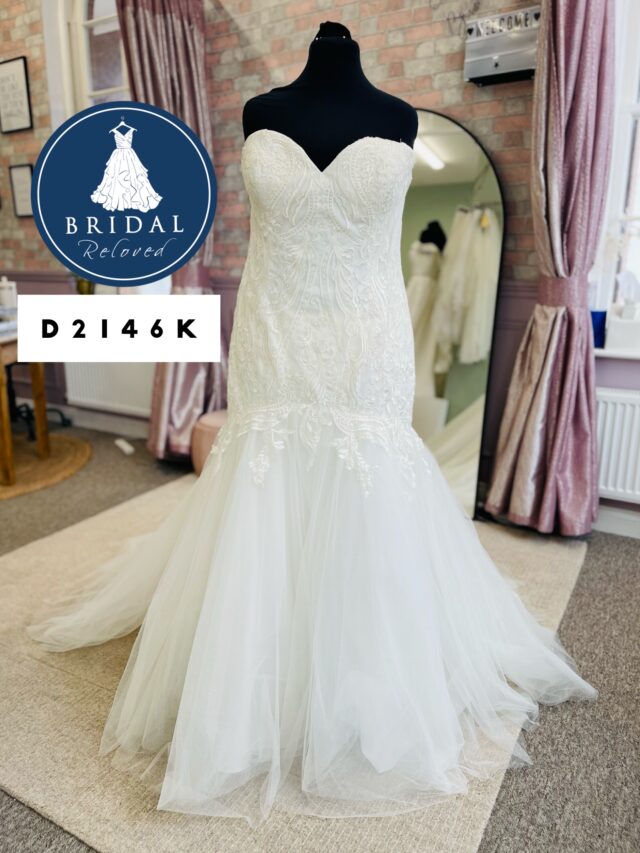 White Rose | Wedding Dress | Fit To Flare | D2146K