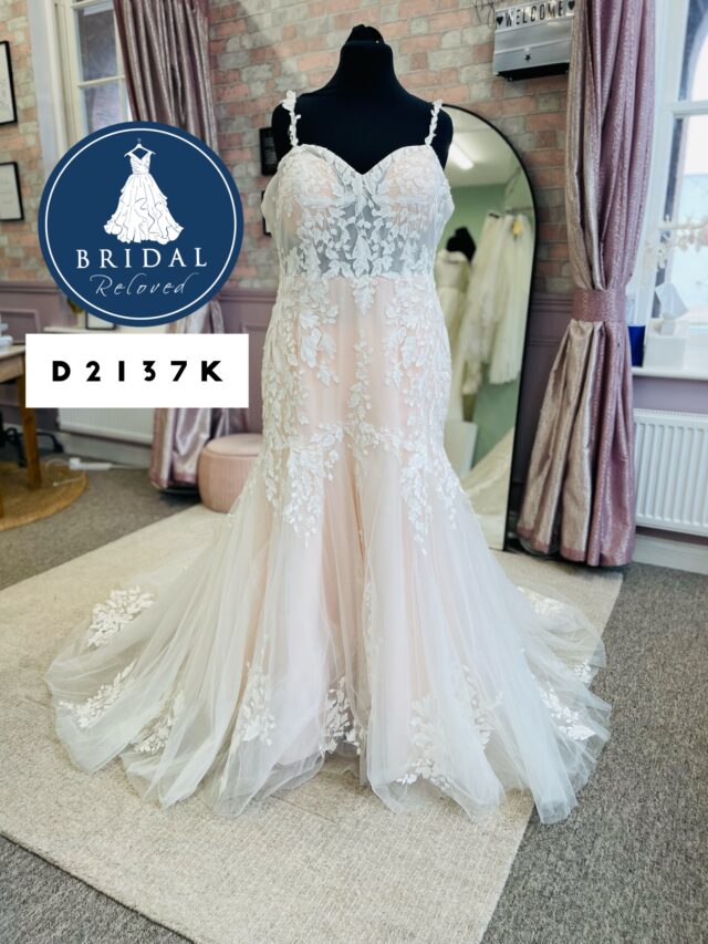 Island Bridal | Wedding Dress | Fit To Flare | D2137K