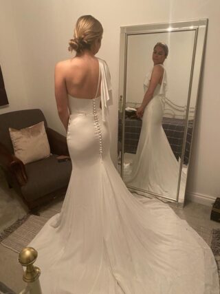 Suzanne Neville | Wedding Dress | Fit to Flare | C9903