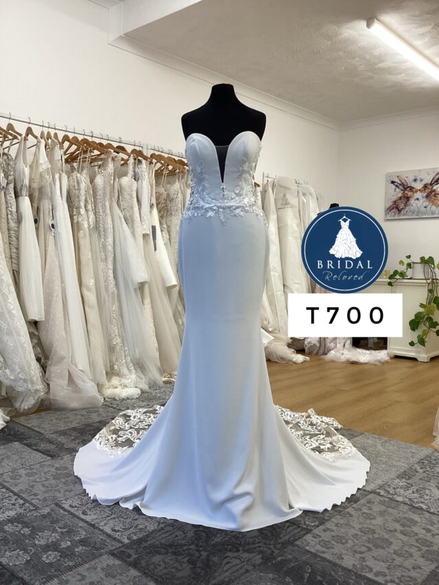 Enzoani | Wedding Dress | Fit To Flare | T700