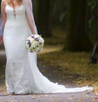 Badgley Mischka | Wedding dress | Fit to Flare |  C9914