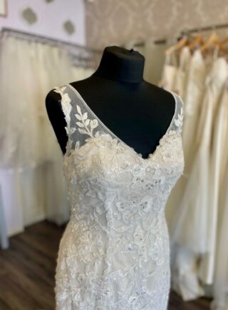 Ian Stuart | Wedding Dress | Fit To Flare | C113JL