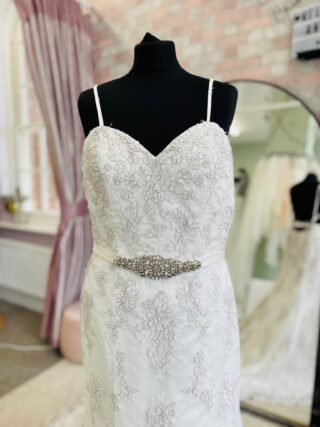 Alfred Angelo | Wedding Dress | Fit To Flare | D2173K