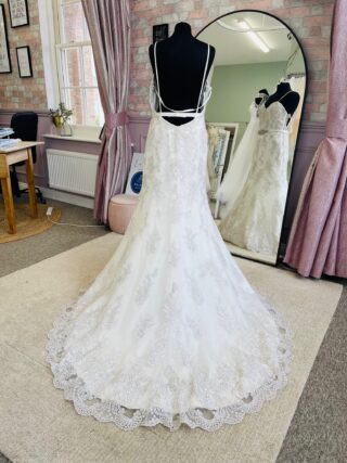 Alfred Angelo | Wedding Dress | Fit To Flare | D2173K
