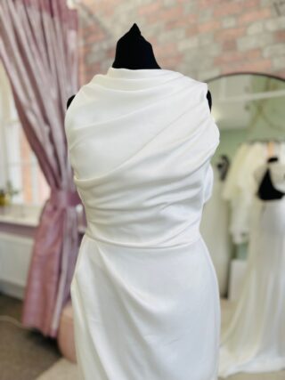 Suzanne Neville | Wedding Dress | Fit To Flare | D2019K