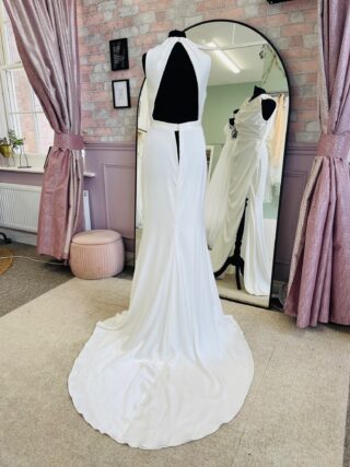 Suzanne Neville | Wedding Dress | Fit To Flare | D2019K