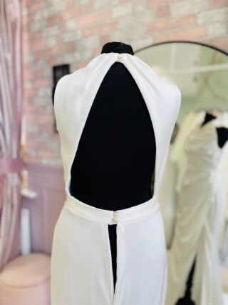 Suzanne Neville | Wedding Dress | Fit To Flare | D2019K