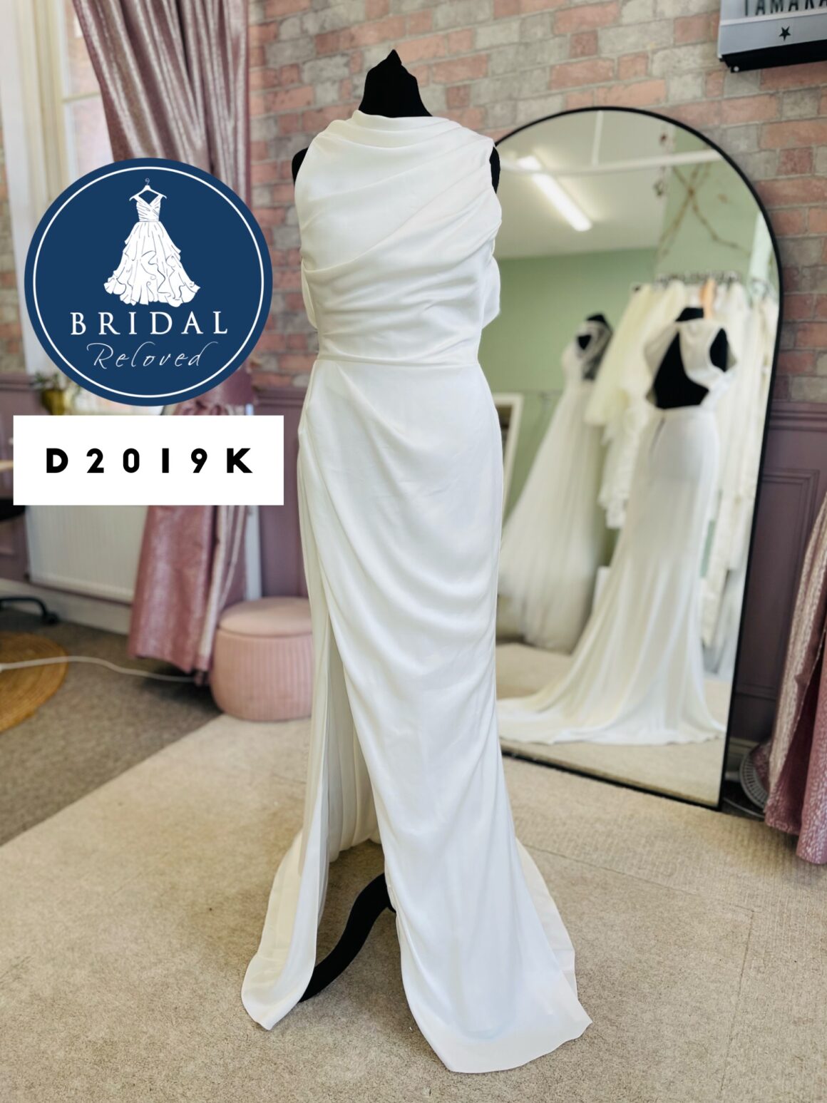 Suzanne Neville | Wedding Dress | Fit To Flare | D2019K