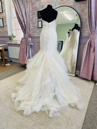 Badgley Mischka | Wedding Dress | Fishtail | D1844K
