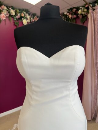 Enzoani | Wedding Dress | Fit To Flare | FLB158N