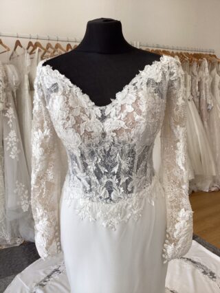 Veni Infantino | Wedding Dress | Fit To Flare | T717F