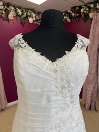 True Curves | Wedding Dress | A Line | FLB181