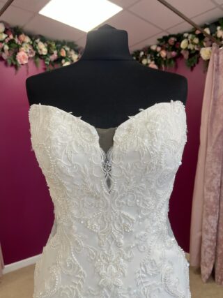 Essense of Australia | Wedding Dress | Fit To Flare | FLB163