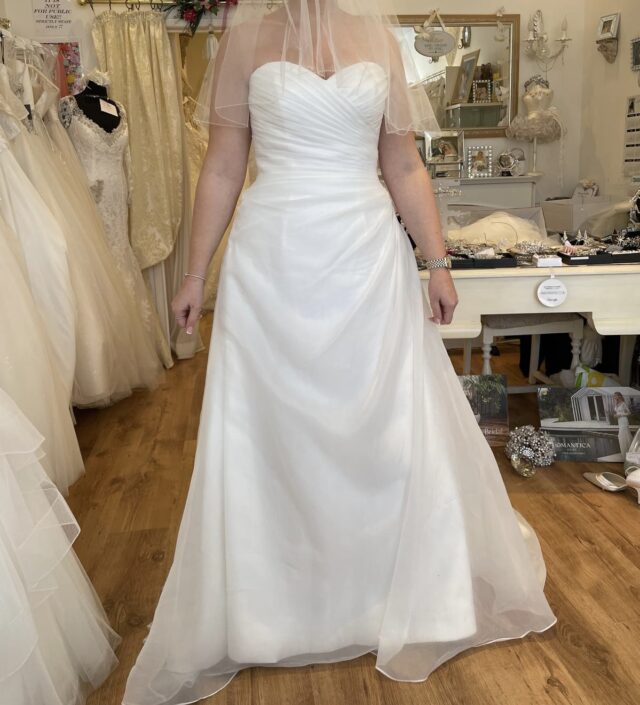 Unknown designer | Wedding dress | Aline | C10171