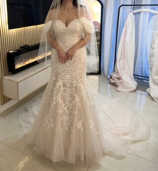Essense of Australia  Wedding dress | Fit to Flare | C10201