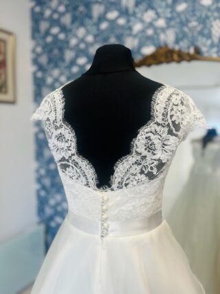 Suzanne Neville | Wedding Dress | A Line | CF329