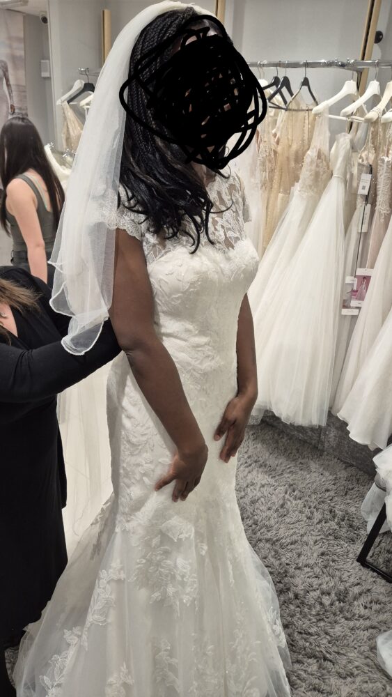 Vera Wang | Wedding Dress | Fit To Flare | C10317