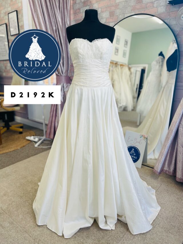 Sassi Holford | Wedding Dress | A Line | D2192K