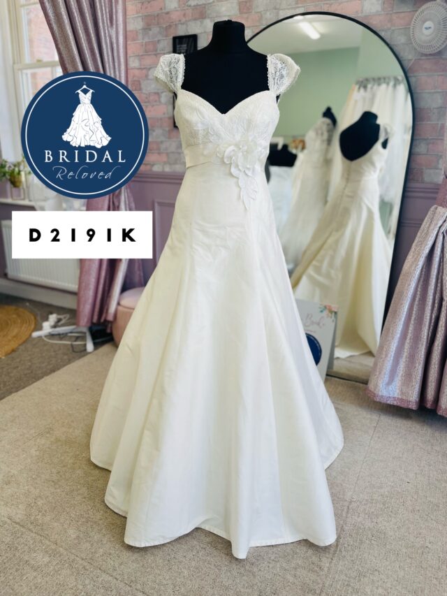 Sassi Holford | Wedding Dress | A Line | D2191K