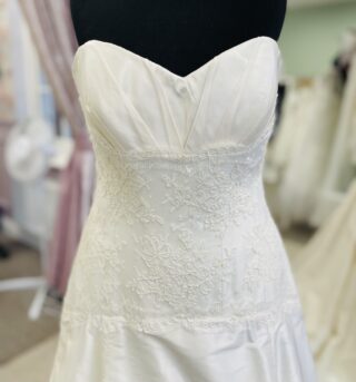 Suzanne Neville | Wedding Dress | A Line | D2195