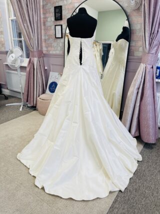 Suzanne Neville | Wedding Dress | A Line | D2195