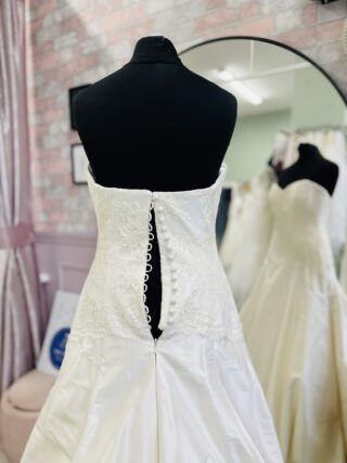 Suzanne Neville | Wedding Dress | A Line | D2195